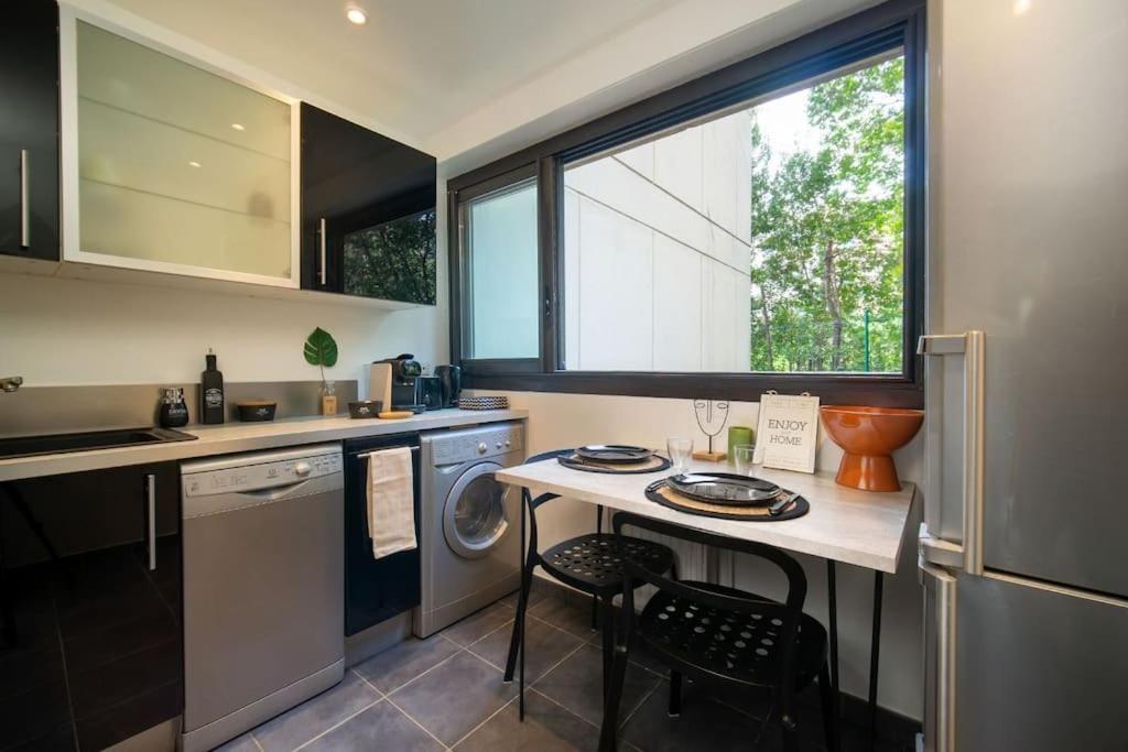 Air-Conditioned Apartment With Private Parking Marseille Bagian luar foto