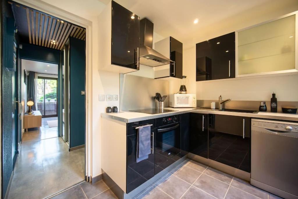 Air-Conditioned Apartment With Private Parking Marseille Bagian luar foto